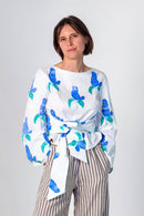 Wickelbluse Paloma mit handbedrucktem Stoff mit großen Fliederblüten