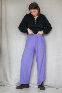 Weite Hose Liv mit locker fallendem Bein aus violetter Wolle