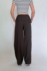 Rückansicht der Schlupfhose Dora mit optionalen Gesäßtaschen